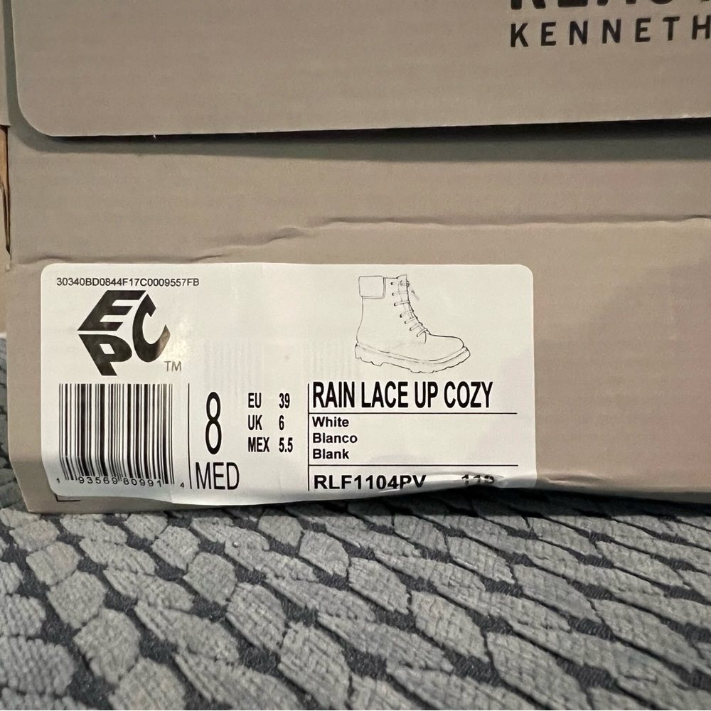 NEW Kenneth Cole REACTION size 8 Medium width Rain Lace Up Boot White in box - Picture 4 of 14
